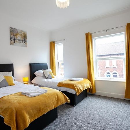 Stay Comfortable-City Centre Location- Sleeps Up To 9 Stoke-on-Trent Exteriör bild
