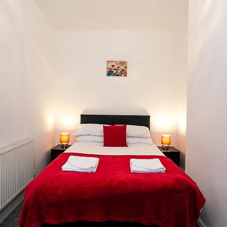 Stay Comfortable-City Centre Location- Sleeps Up To 9 Stoke-on-Trent Exteriör bild