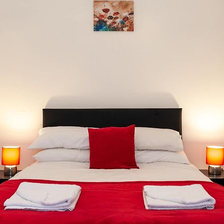 Stay Comfortable-City Centre Location- Sleeps Up To 9 Stoke-on-Trent Exteriör bild