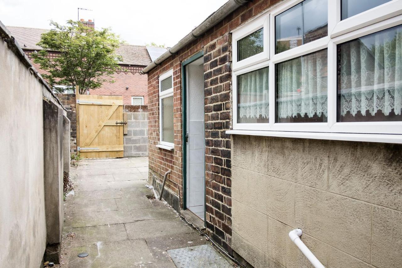 Stay Comfortable-City Centre Location- Sleeps Up To 9 Stoke-on-Trent Exteriör bild