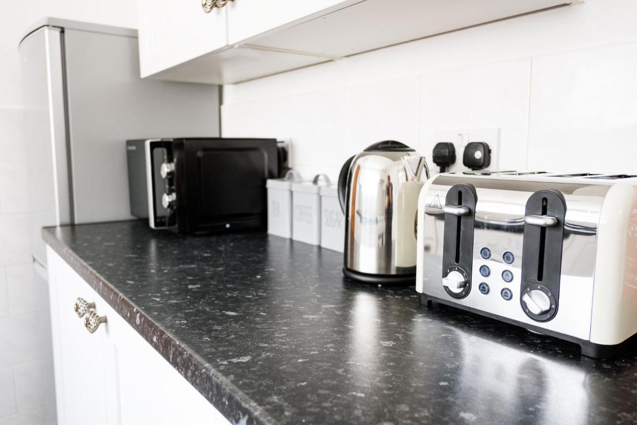 Stay Comfortable-City Centre Location- Sleeps Up To 9 Stoke-on-Trent Exteriör bild