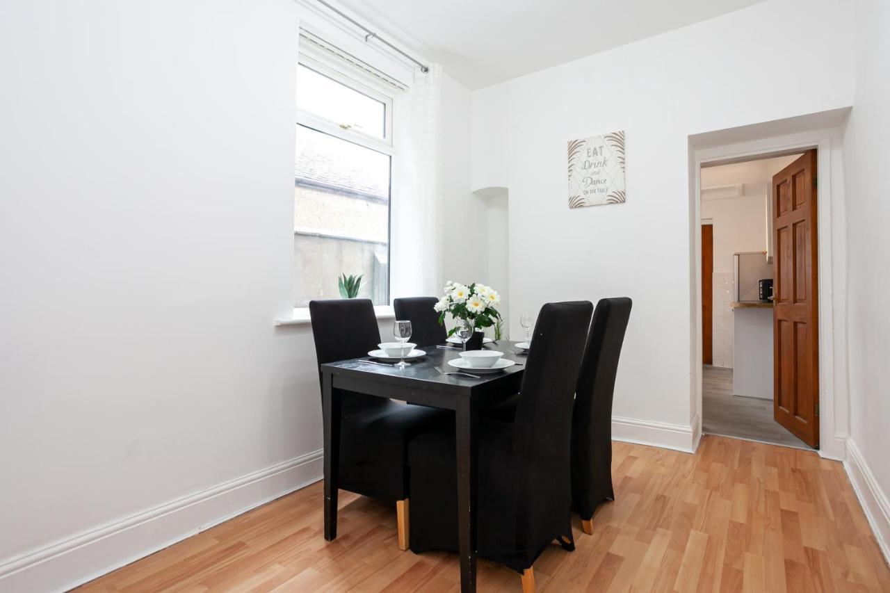 Stay Comfortable-City Centre Location- Sleeps Up To 9 Stoke-on-Trent Exteriör bild