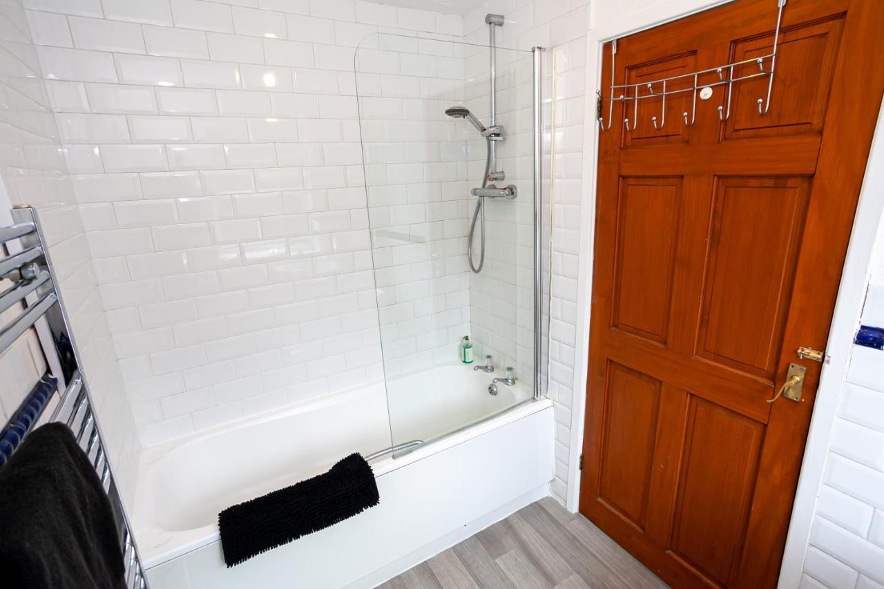 Stay Comfortable-City Centre Location- Sleeps Up To 9 Stoke-on-Trent Exteriör bild