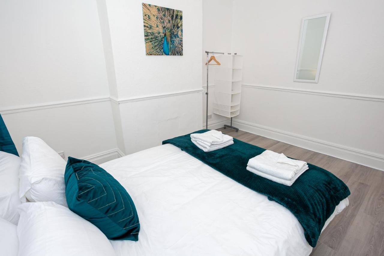 Stay Comfortable-City Centre Location- Sleeps Up To 9 Stoke-on-Trent Exteriör bild