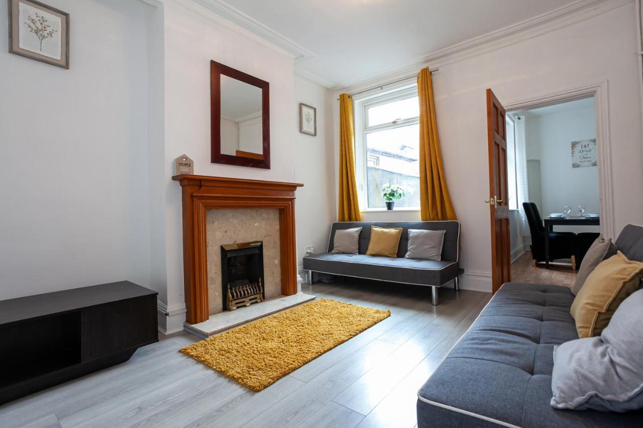 Stay Comfortable-City Centre Location- Sleeps Up To 9 Stoke-on-Trent Exteriör bild