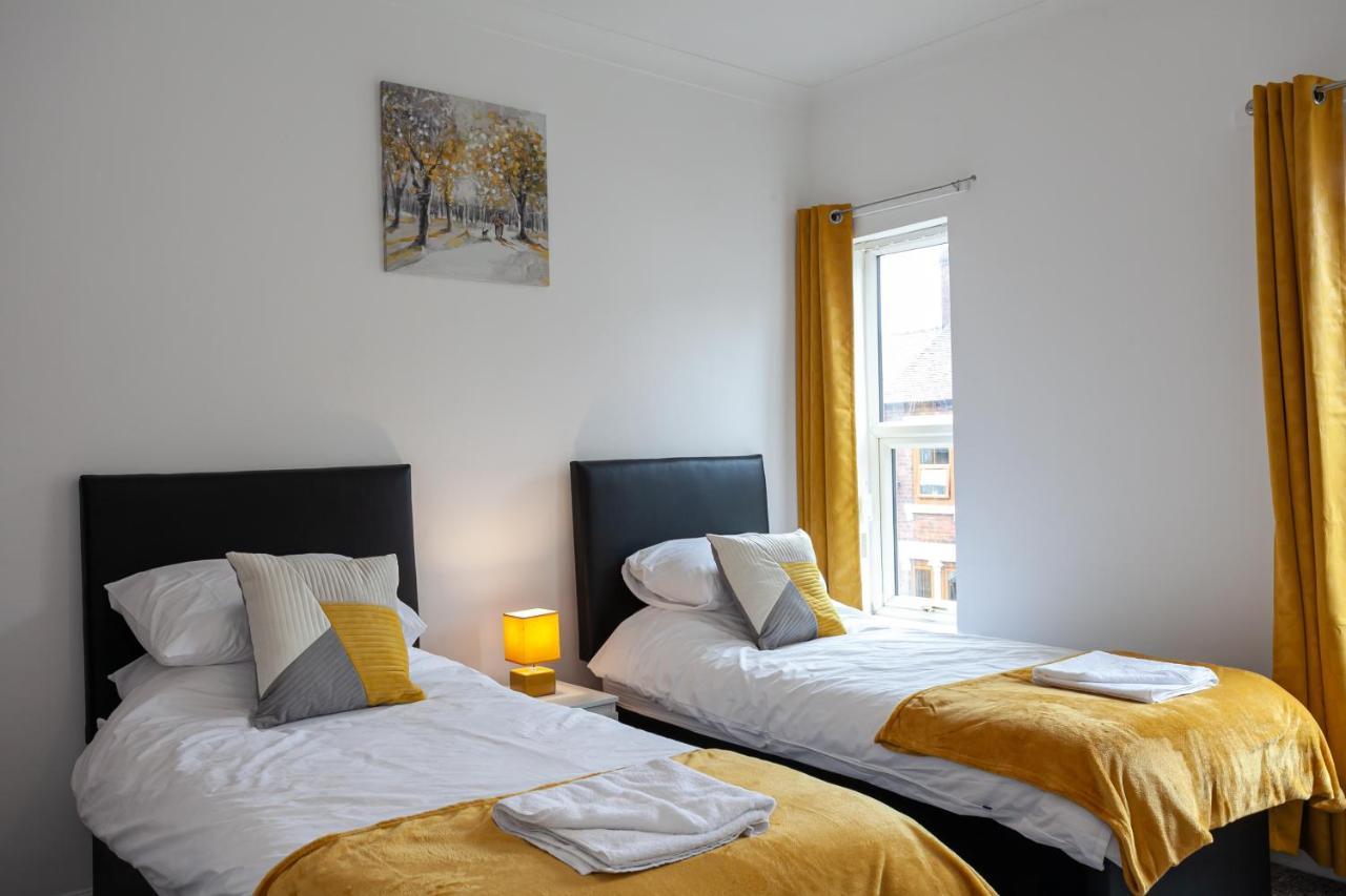 Stay Comfortable-City Centre Location- Sleeps Up To 9 Stoke-on-Trent Exteriör bild