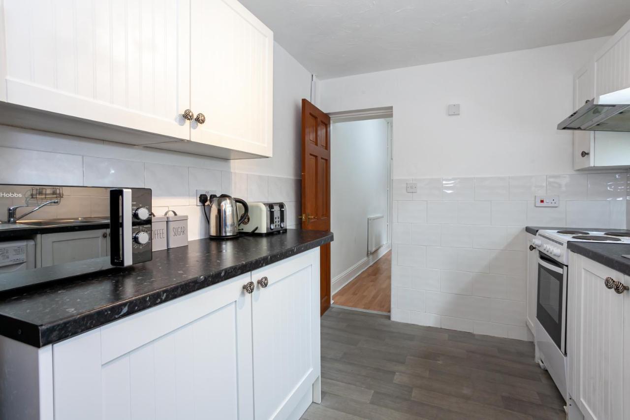 Stay Comfortable-City Centre Location- Sleeps Up To 9 Stoke-on-Trent Exteriör bild