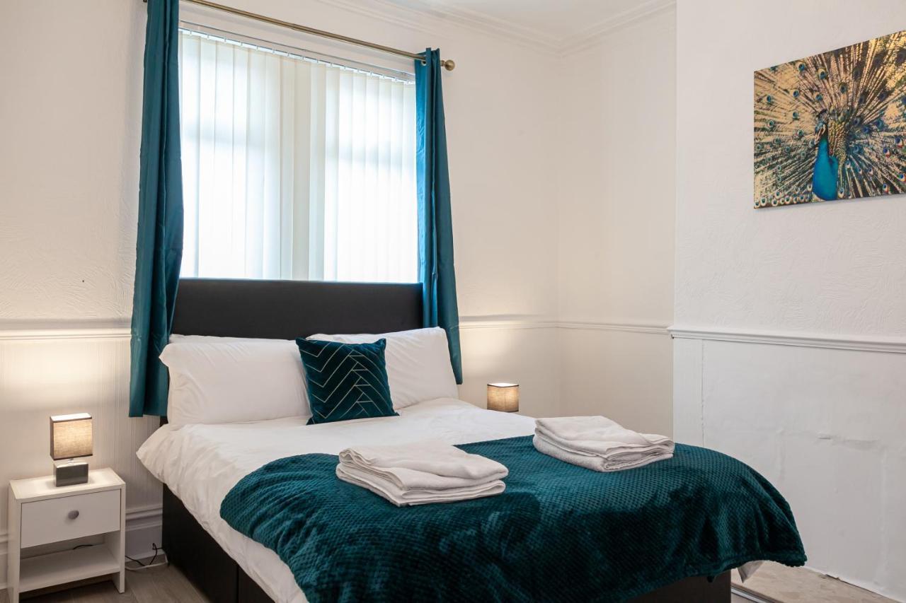 Stay Comfortable-City Centre Location- Sleeps Up To 9 Stoke-on-Trent Exteriör bild
