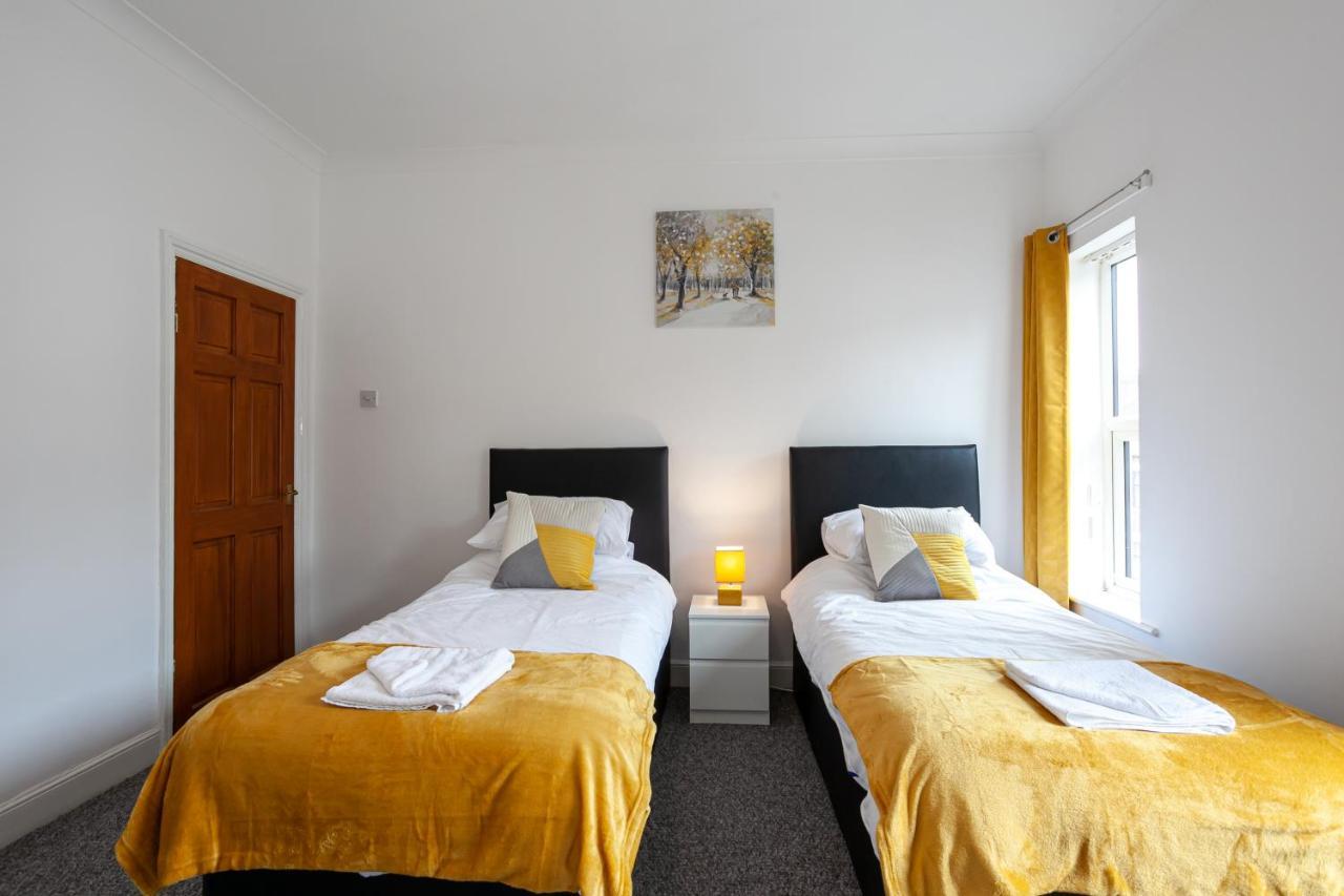 Stay Comfortable-City Centre Location- Sleeps Up To 9 Stoke-on-Trent Exteriör bild