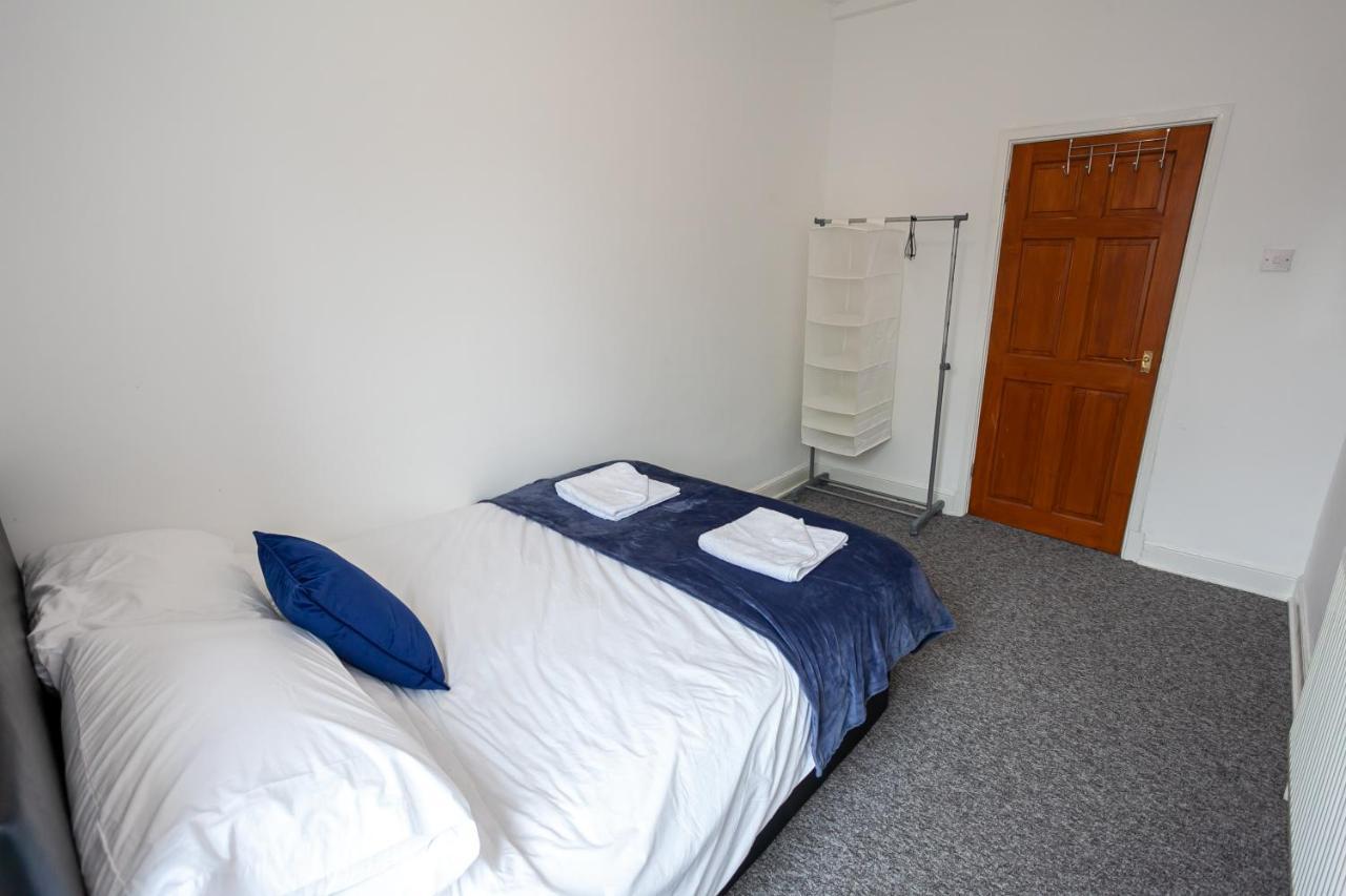 Stay Comfortable-City Centre Location- Sleeps Up To 9 Stoke-on-Trent Exteriör bild