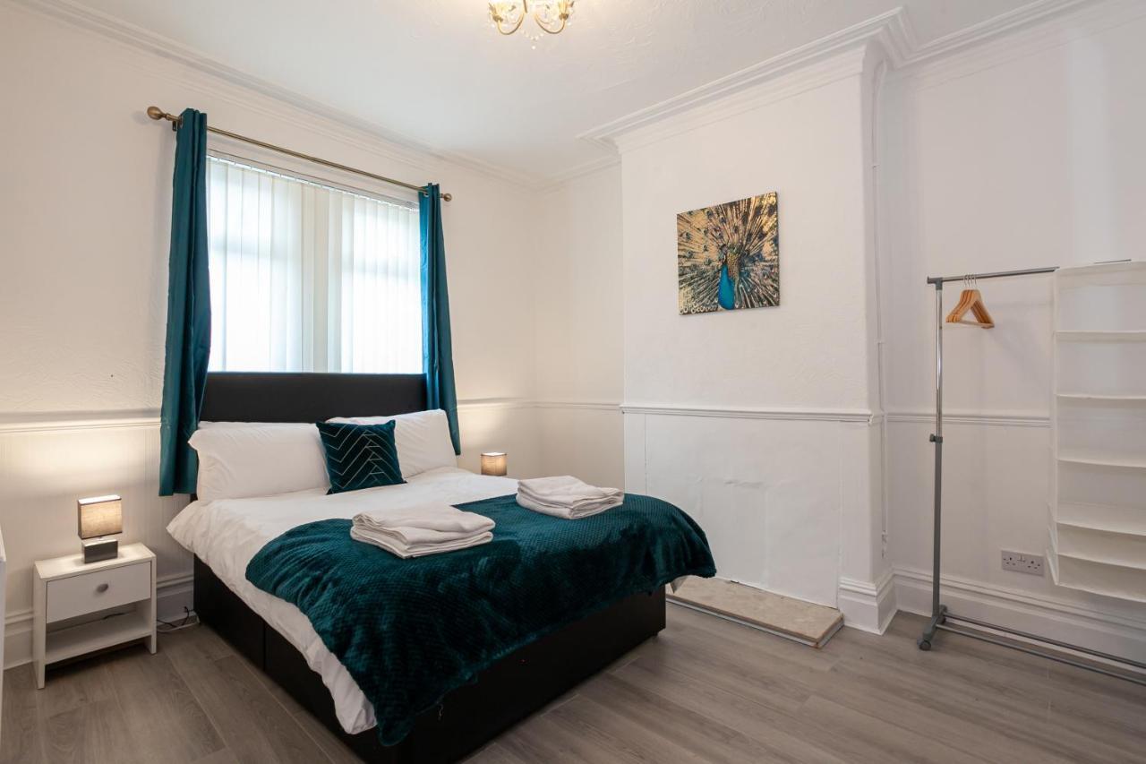 Stay Comfortable-City Centre Location- Sleeps Up To 9 Stoke-on-Trent Exteriör bild