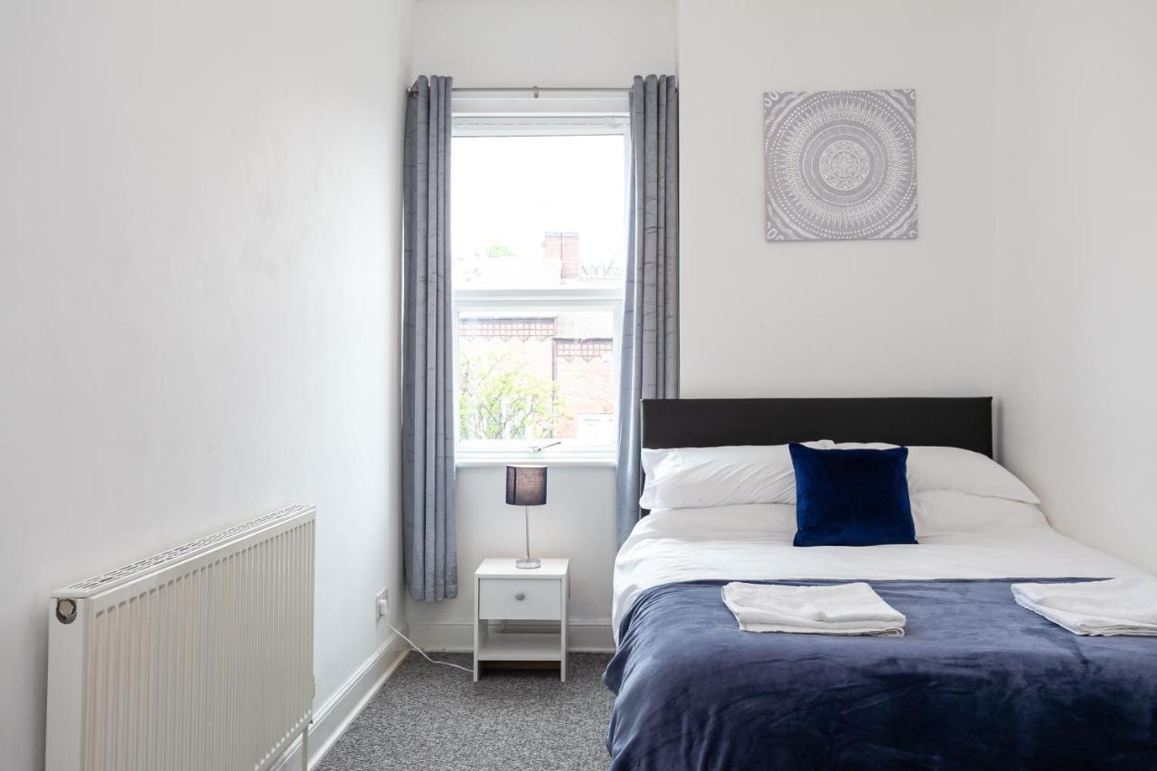 Stay Comfortable-City Centre Location- Sleeps Up To 9 Stoke-on-Trent Exteriör bild