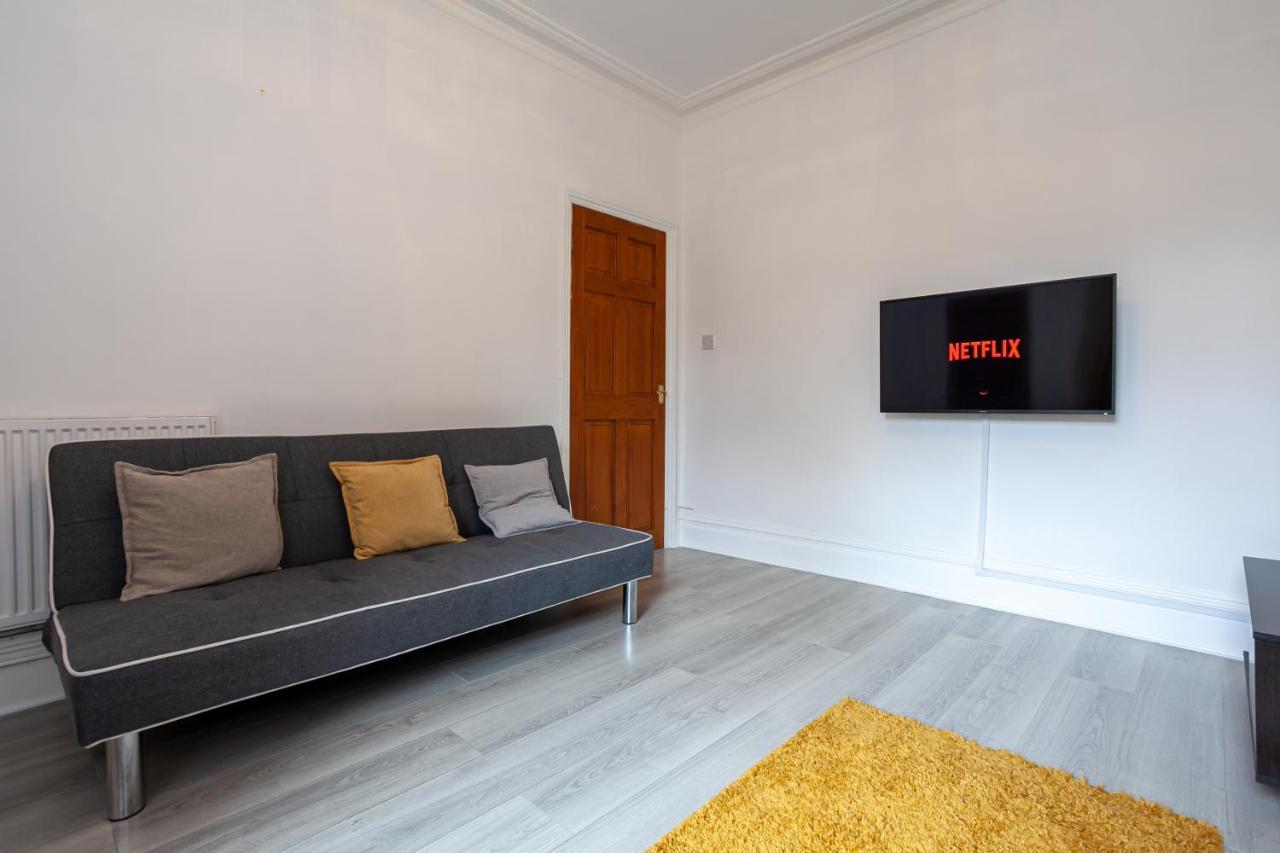 Stay Comfortable-City Centre Location- Sleeps Up To 9 Stoke-on-Trent Exteriör bild
